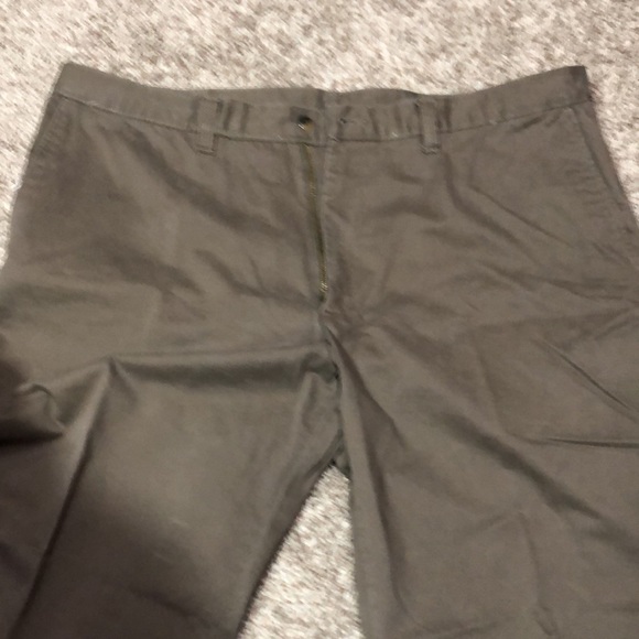 Haggar khaki slacks 42x30 - Picture 3 of 5